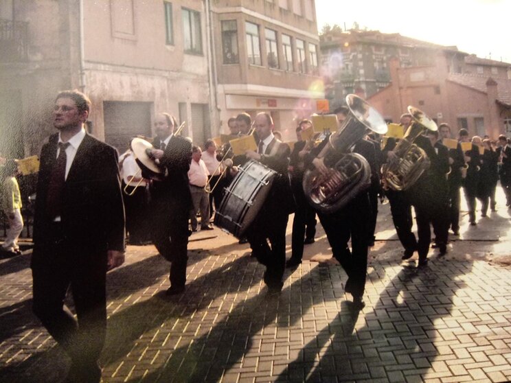 BANDA DE SALAS PASEANDO EN FIESTAS