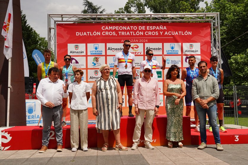 Podium-conjunto-Duatlon-Cros-Elite-FETRIAlmazan-24-scaled