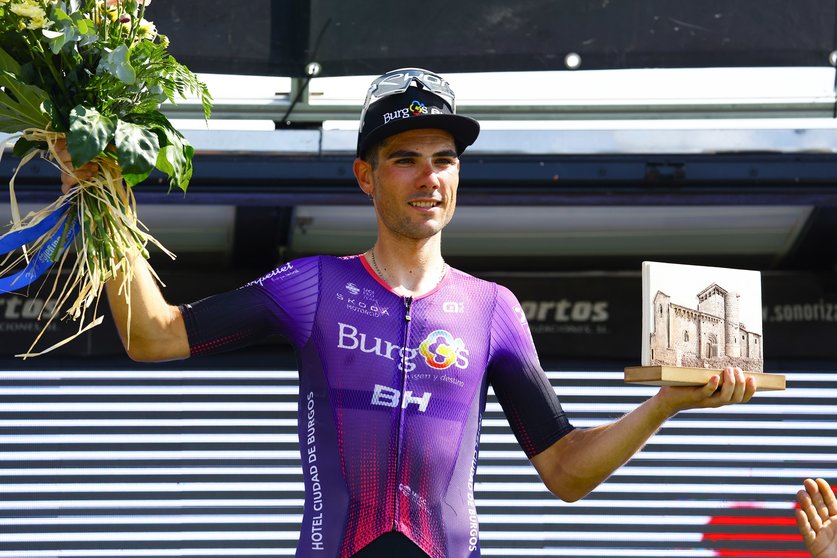 Mario Aparicio, en el podio como mejor burgalés de la carrera